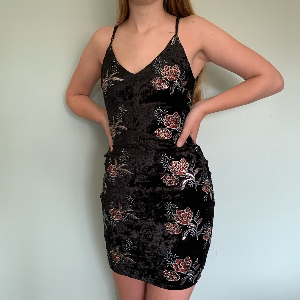 Lulus Floral Appliqué Black Velvet Dress S